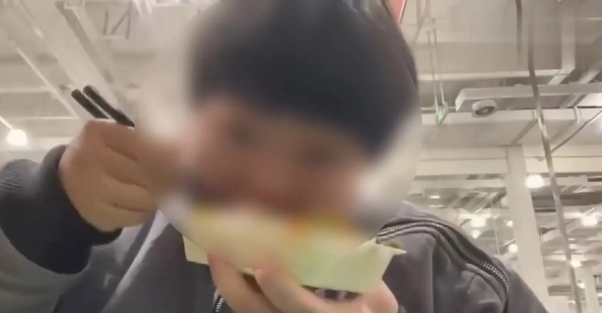 Influencer Trung Quoc,  do an thu,  thuc an thu,  nau com mang theo,  thuc an mien phi anh 1