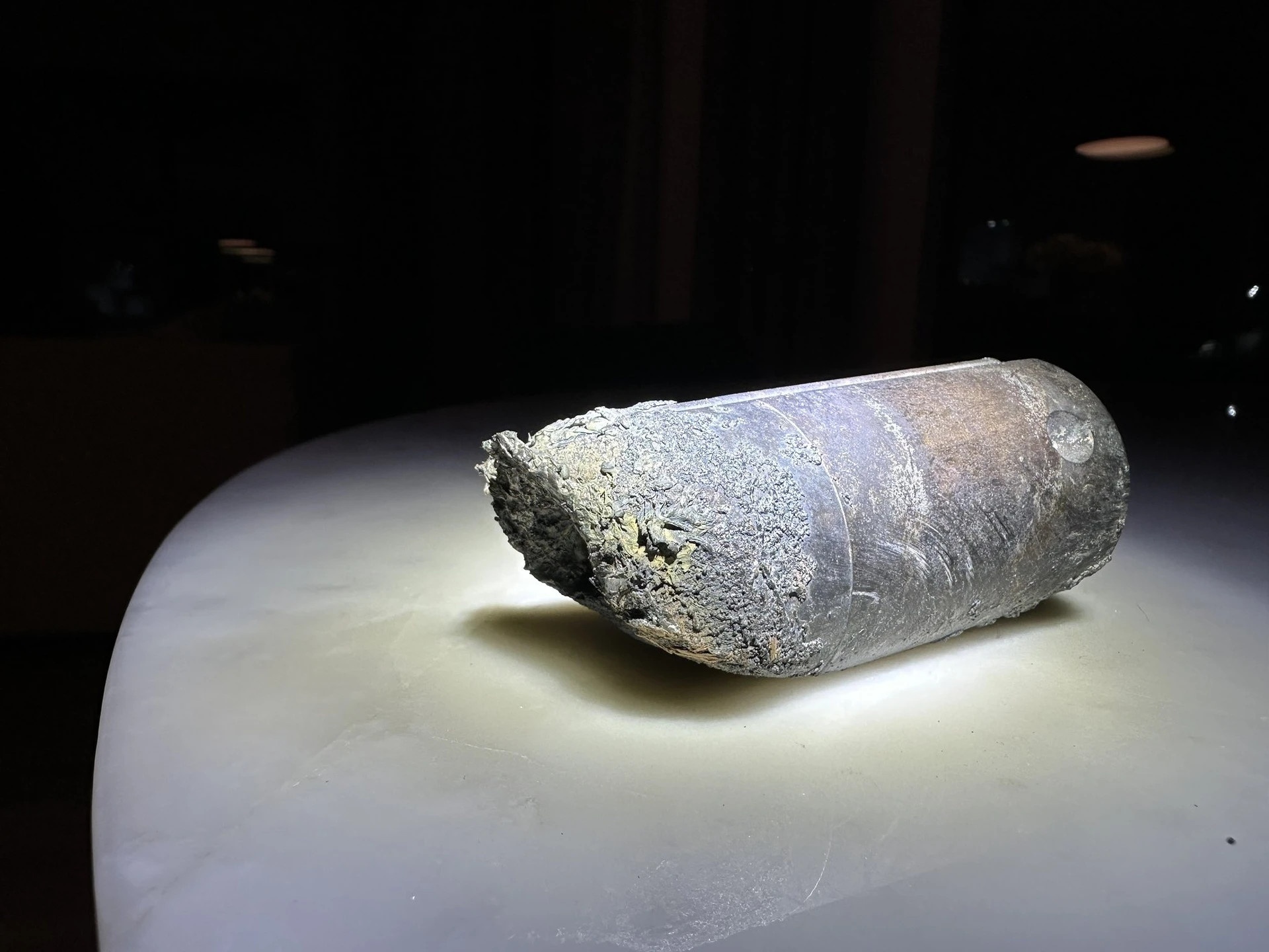 NASA,  vật thể lạ,  rác vũ trụ,  đâm thủng nhà dân,  vật thể bí ẩn ảnh 1 NASA,  vat the la,  rac vu tru,  dam thung nha dan,  vat the bi an anh 1