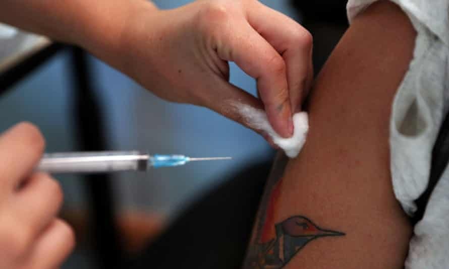 WHO: Virus dang 'chay' nhanh hon vaccine hinh anh