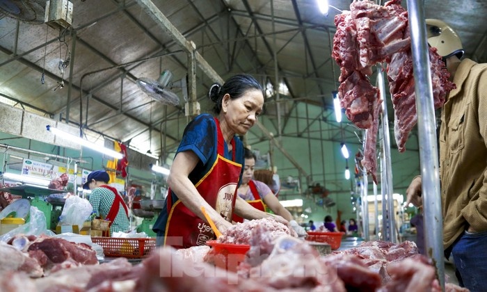 Ly do gia thit heo ‘dot chay’ thi truong hinh anh