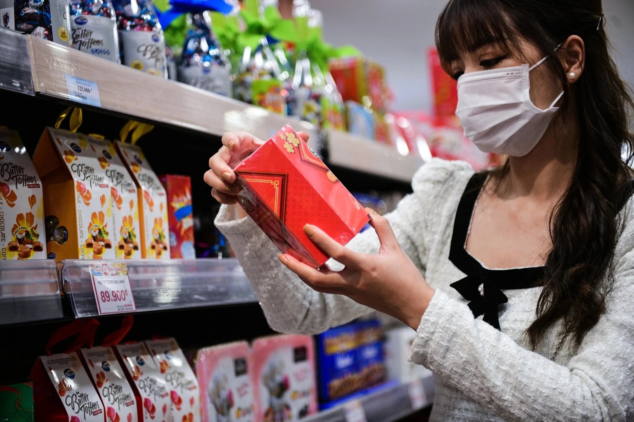 Banh keo, chocolate ruc rich tang gia hinh anh