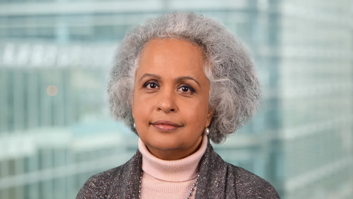 HSBC lan dau co nu giam doc tai chinh, luong hang trieu USD/nam hinh anh