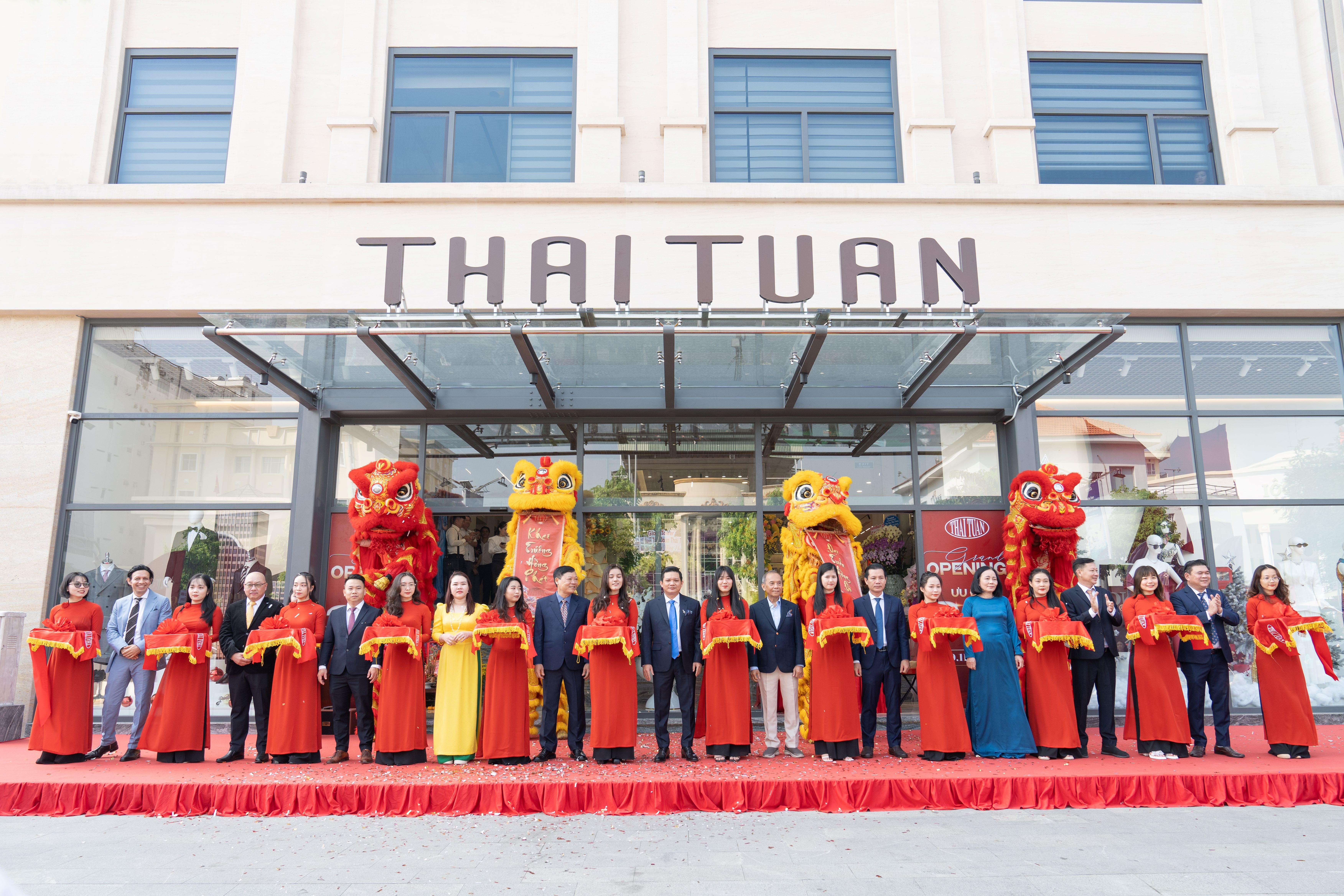 Khai truong Thai Tuan Cong Hoa - Diem mua sam da phong cach hinh anh