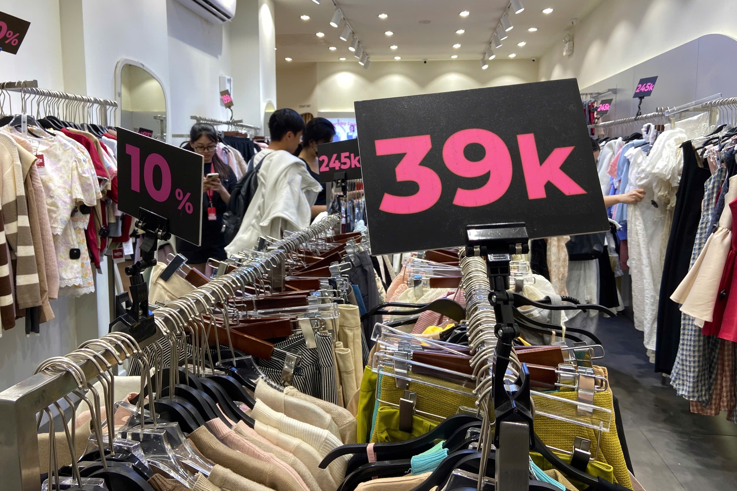 Local brand giam gia chi con vai chuc nghin dong dip Black Friday hinh anh