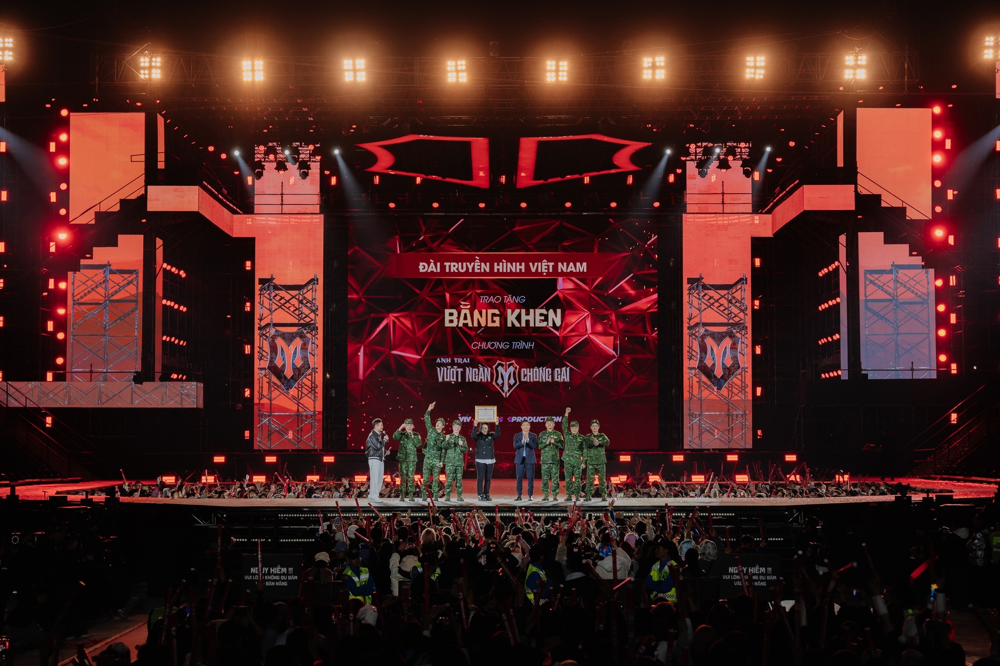 Trai nghiem moi tai concert Anh trai vuot ngan chong gai Day 3, 4 hinh anh