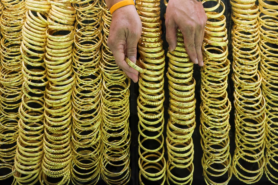 Gia vang the gioi tang dung dung hinh anh