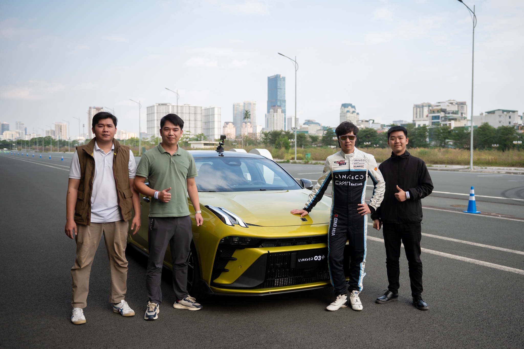 trai nghiem xe the thao anh 1