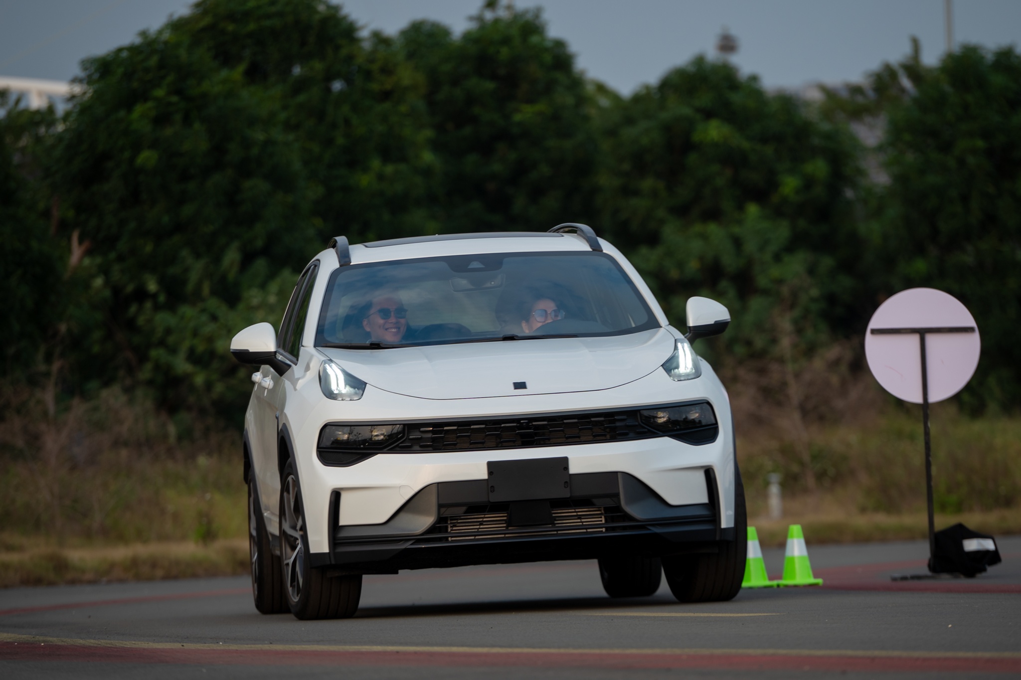 trai nghiem xe the thao anh 12