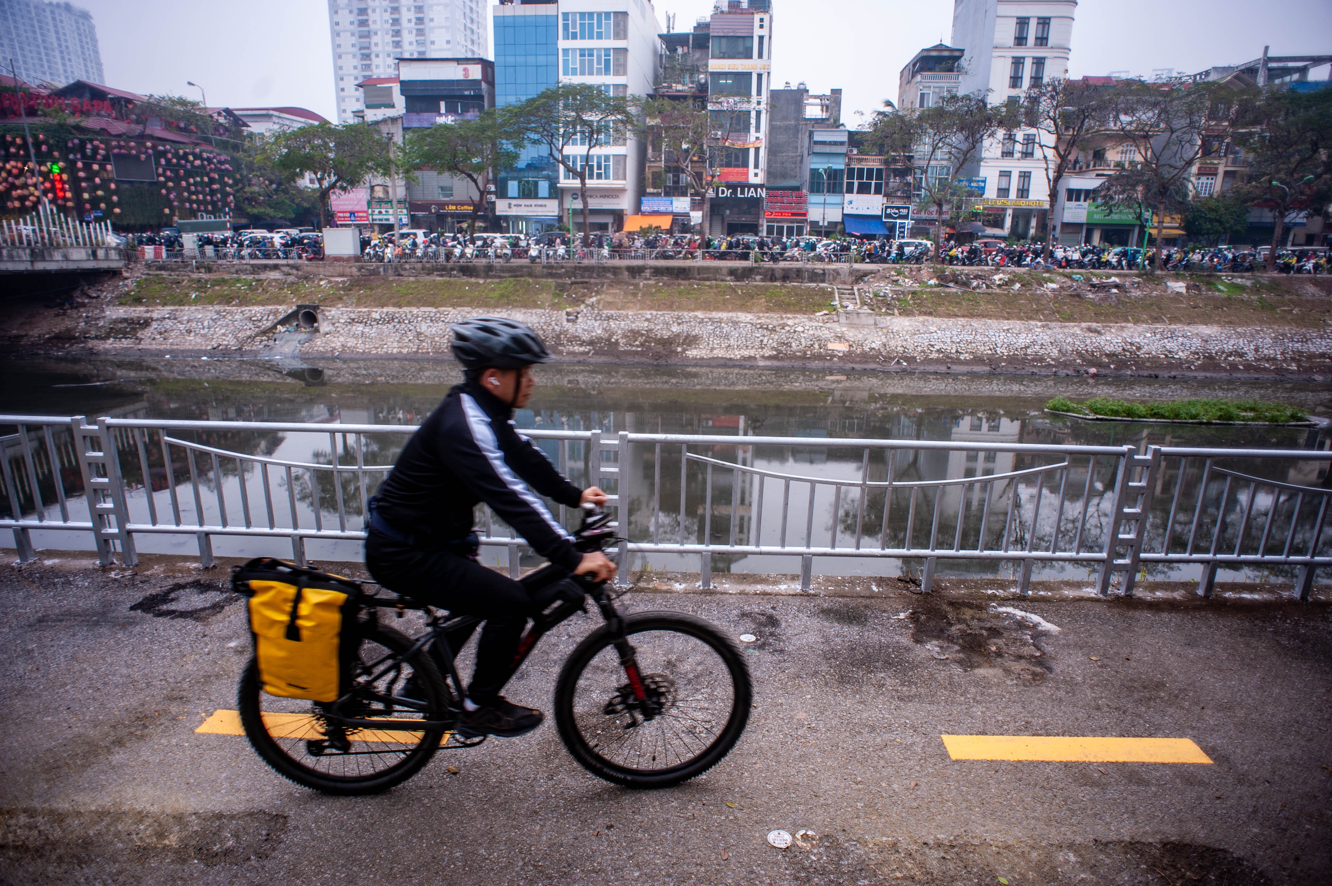Hinh anh duong danh rieng cho xe dap dau tien o Ha Noi hinh anh