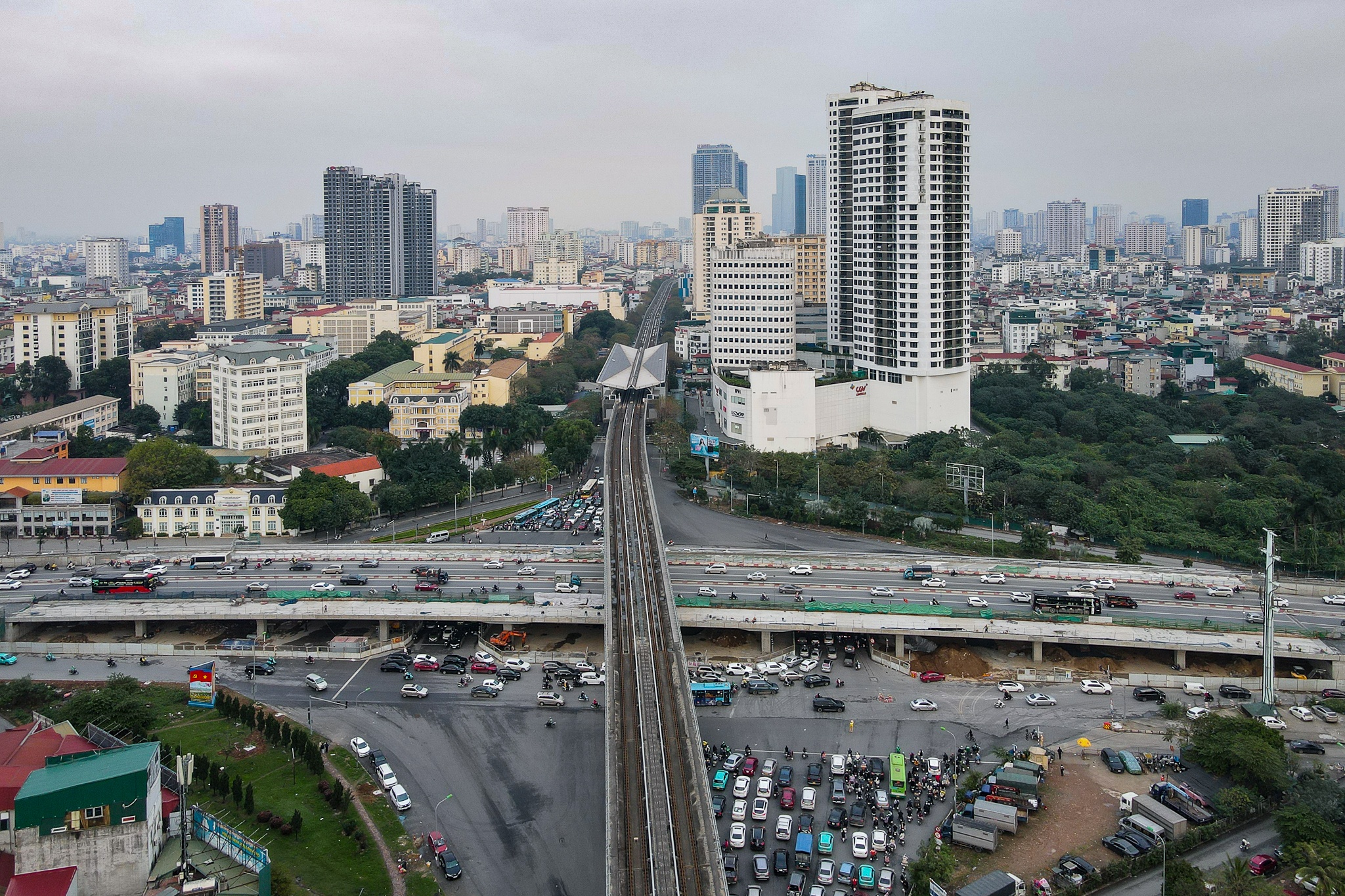 Khu dat 3 mat tien o nga tu Mai Dich doi chu hinh anh