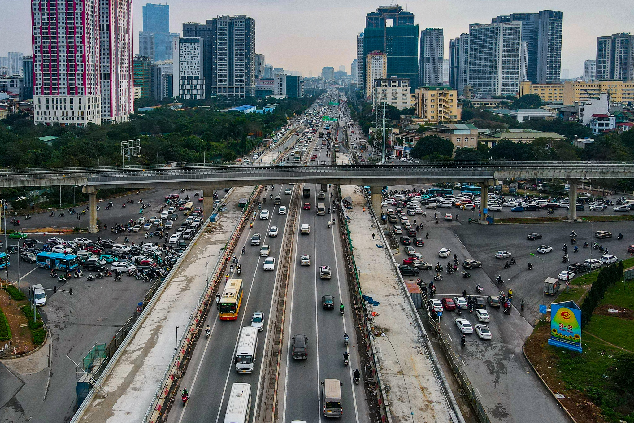 Toan canh 2 cay cau vuot tri gia 340 ty dong sap hoan thanh o Ha Noi hinh anh