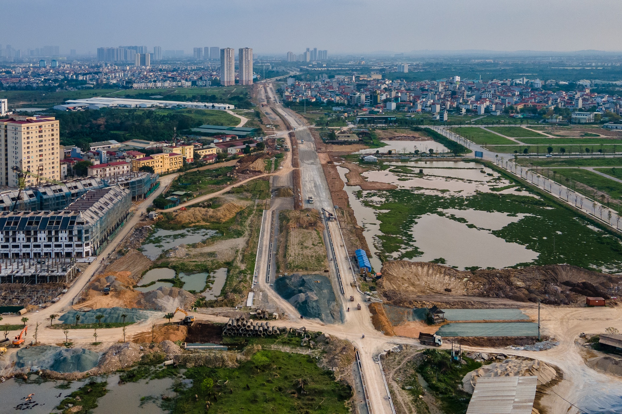 Toan canh duong Vanh dai 3,5 cham tien do vi di qua di chi khao co hinh anh