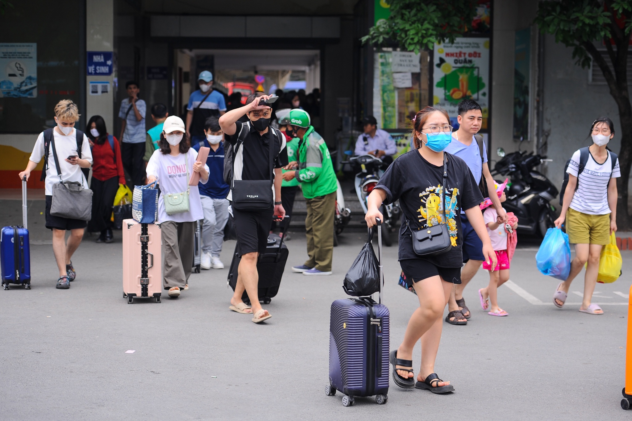 Duong xa thong thoang, nguoi dan linh kinh do dac tro lai Thu do hinh anh