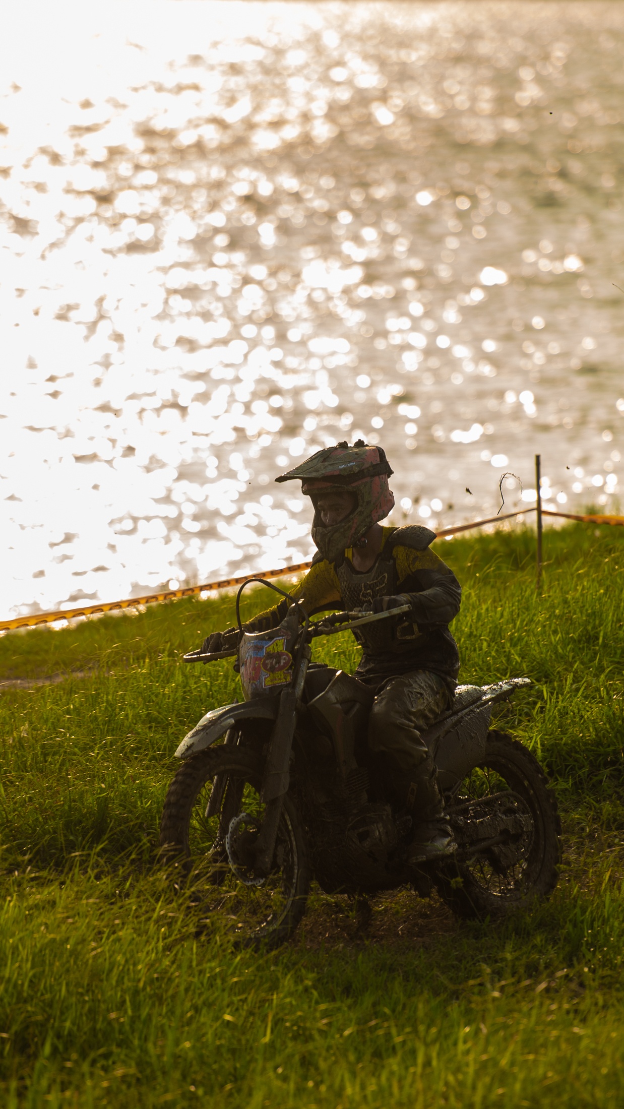 dua xe enduro anh 30