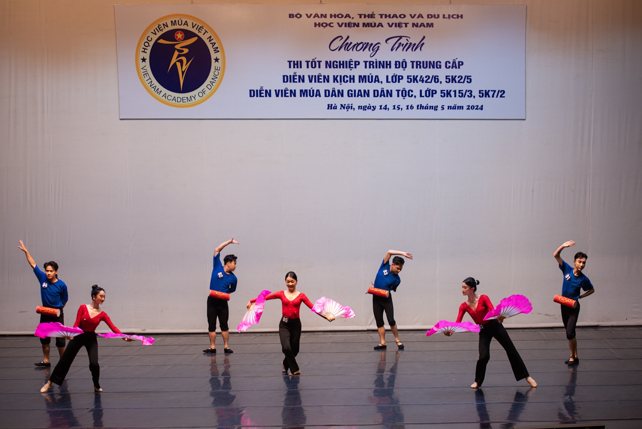 Sinh vien hoc vien mua anh 1