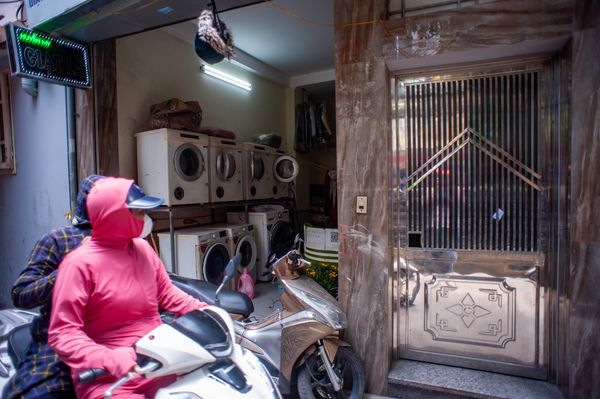 chay trung kinh anh 16