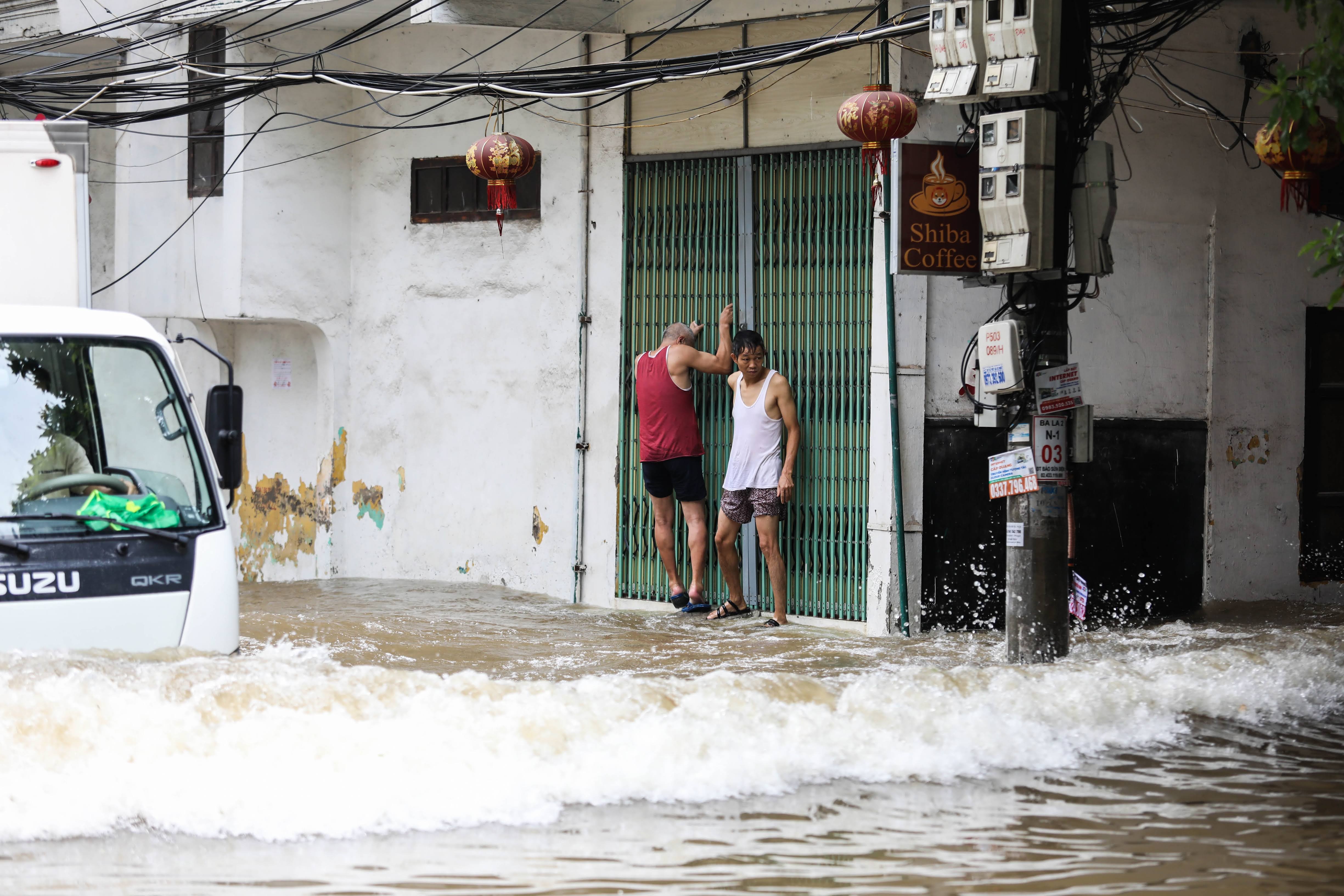 Ngap lut o Ha Noi anh 20