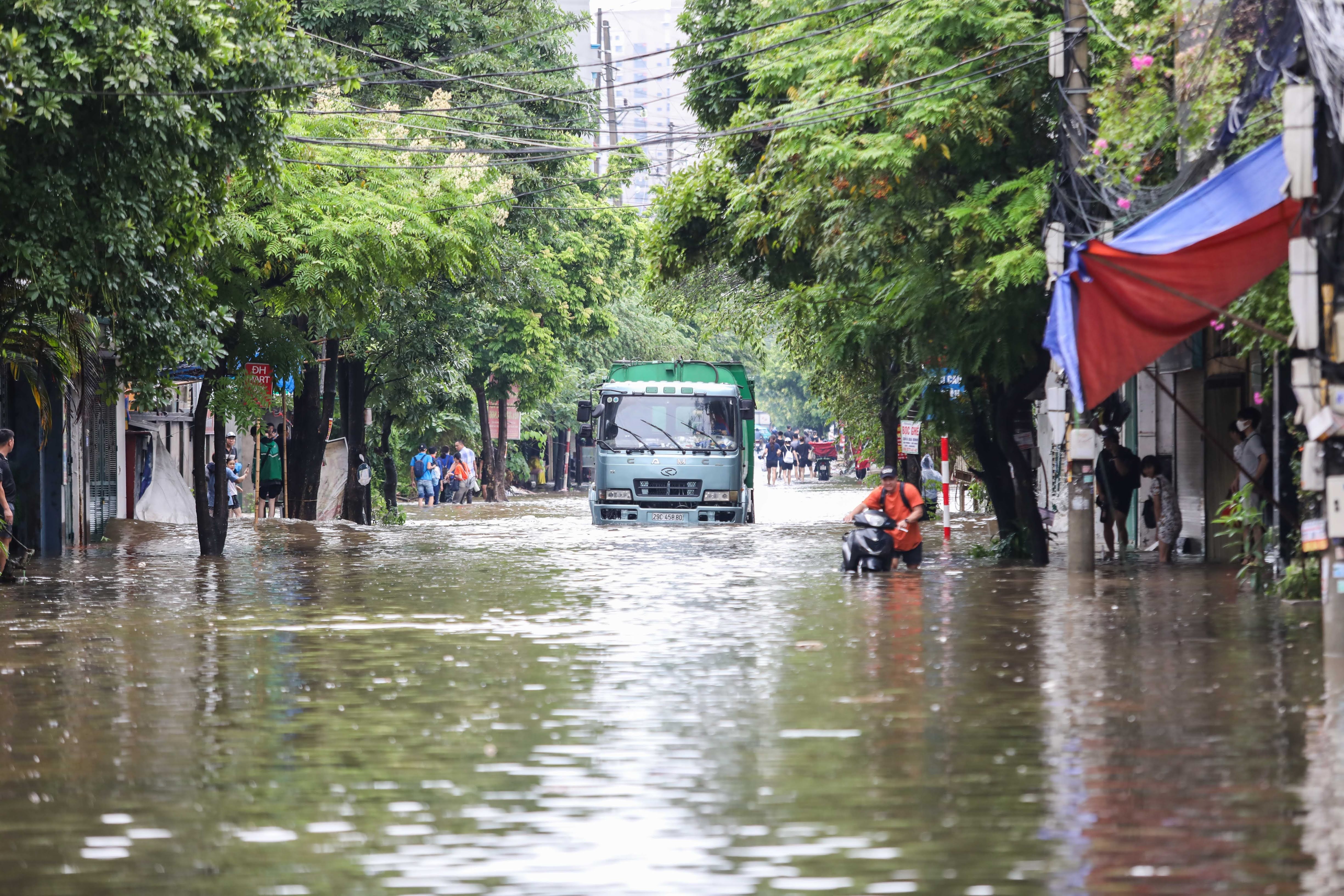 Ngap lut o Ha Noi anh 16