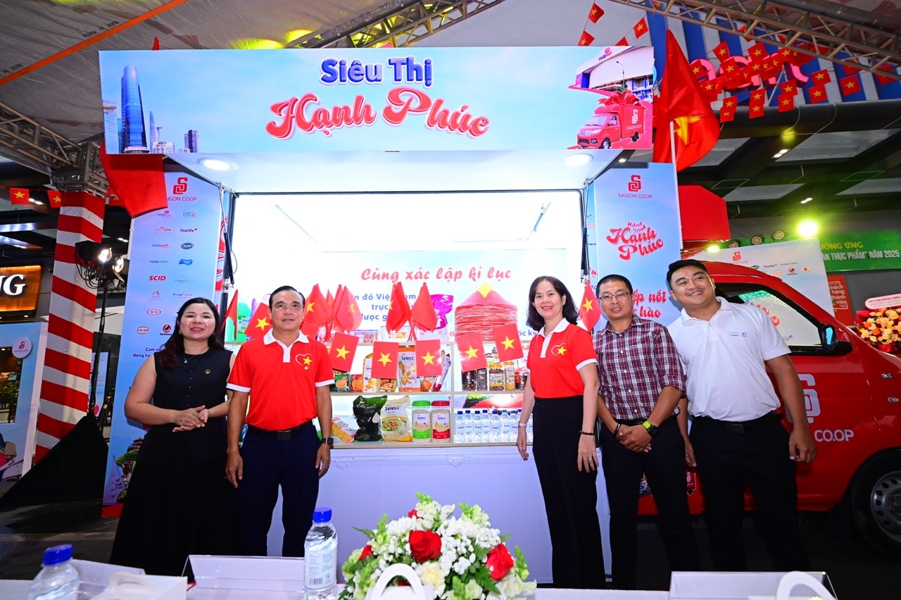 Saigon Co.op,  Co.op Mart anh 8