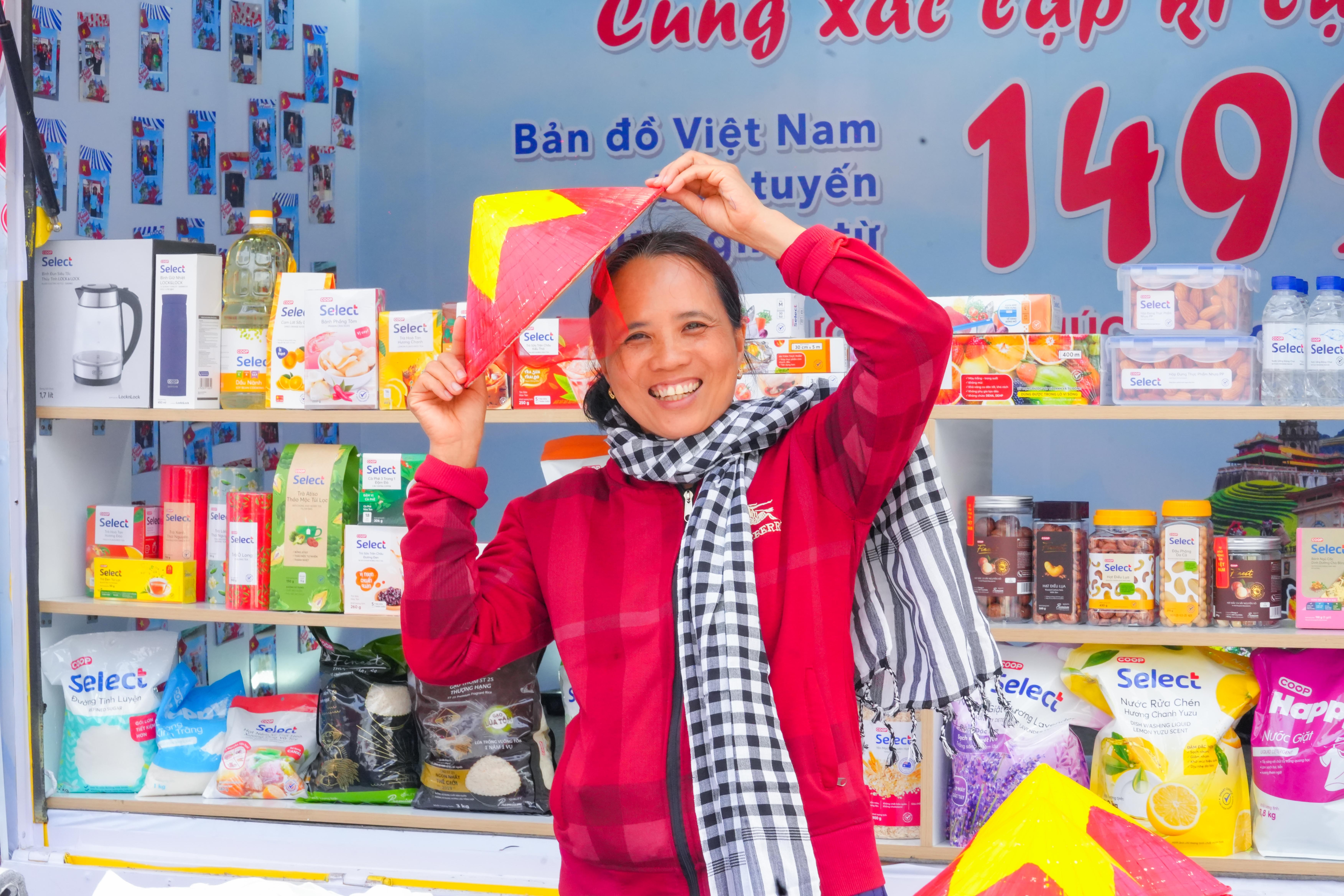 'Ban do Viet Nam hanh phuc' ghep tu nu cuoi cua nghin trai tim tu hao hinh anh