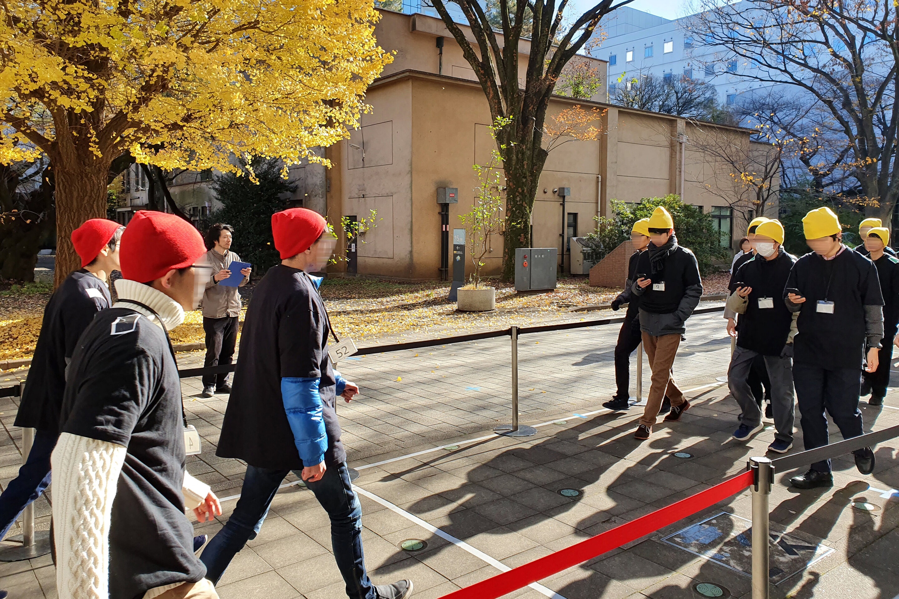 ly do khong luot dien thoai khi di bo anh 1