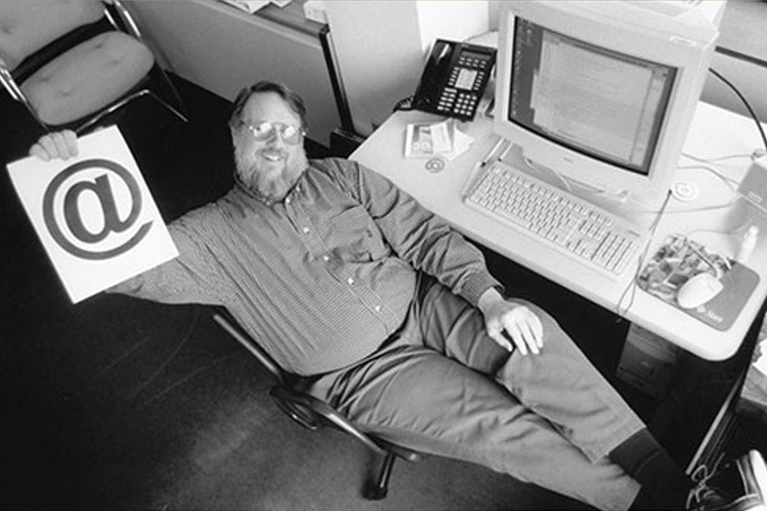 Ky niem 50 nam email dau tien duoc gui di hinh anh