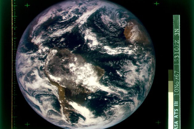 Buc anh 54 tuoi truyen cam hung cho Apple, Amazon hinh anh