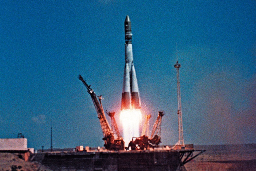 ky niem 60 nam chuyen du hanh dau tien anh 2