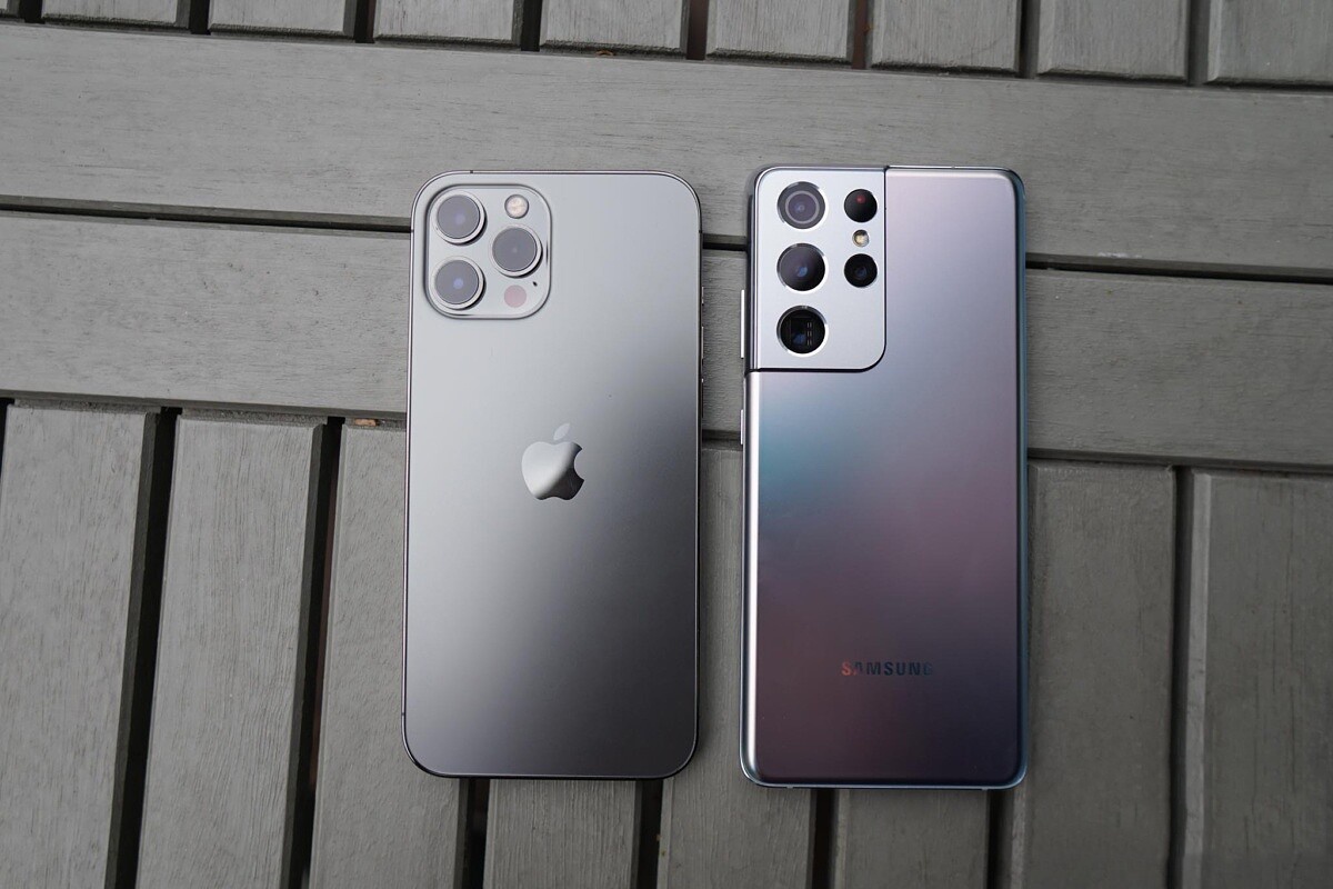 Samsung dang video quang cao 'dim' iPhone 12 Pro Max hinh anh