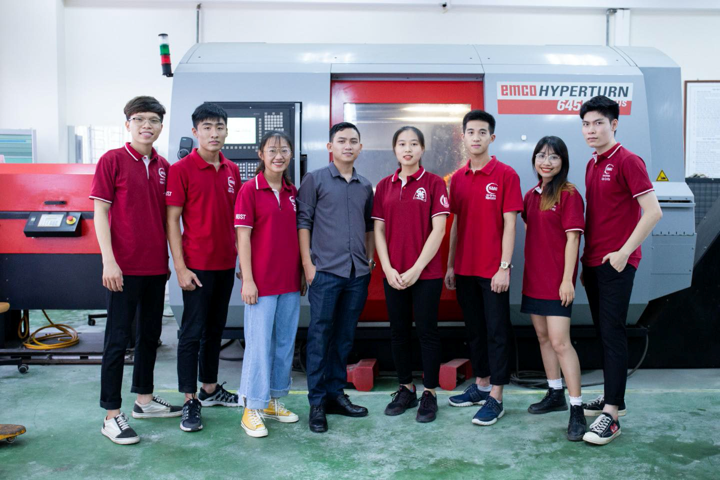 nu sinh hoc cac nganh co khi anh 2