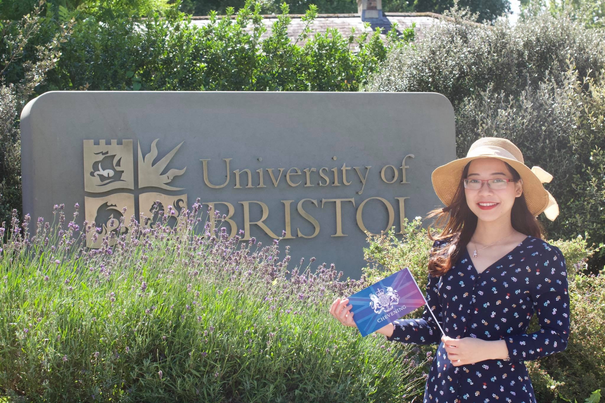 Nu sinh gianh hoc bong tien si 12, 3 ty dong anh 4