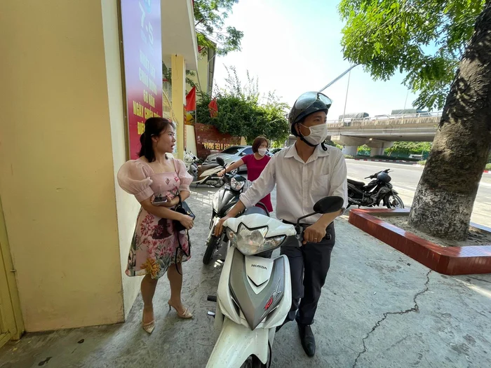 Hang tram hoc sinh bi 'day' di noi khac anh 2