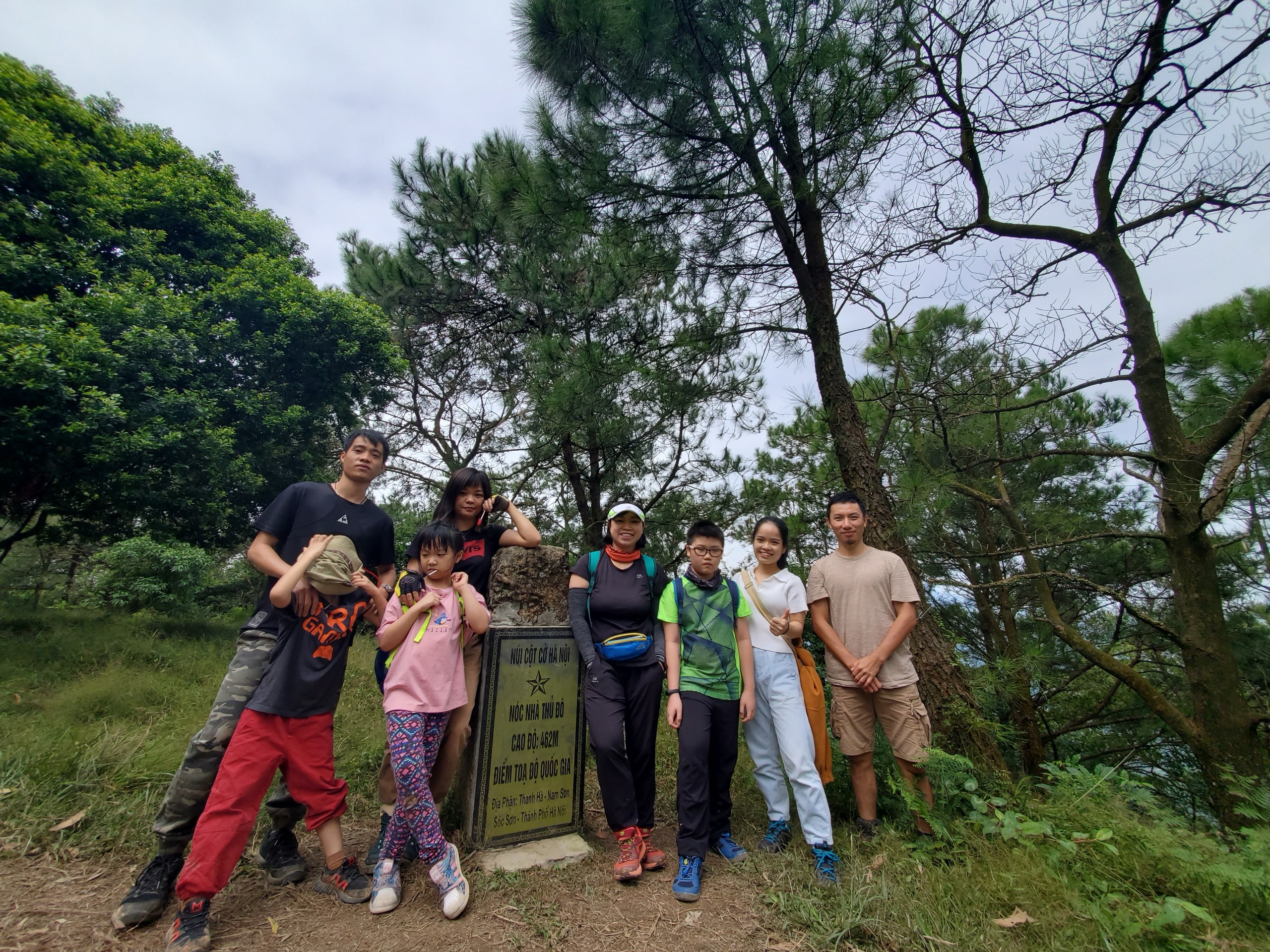 Cho con trekking anh 1