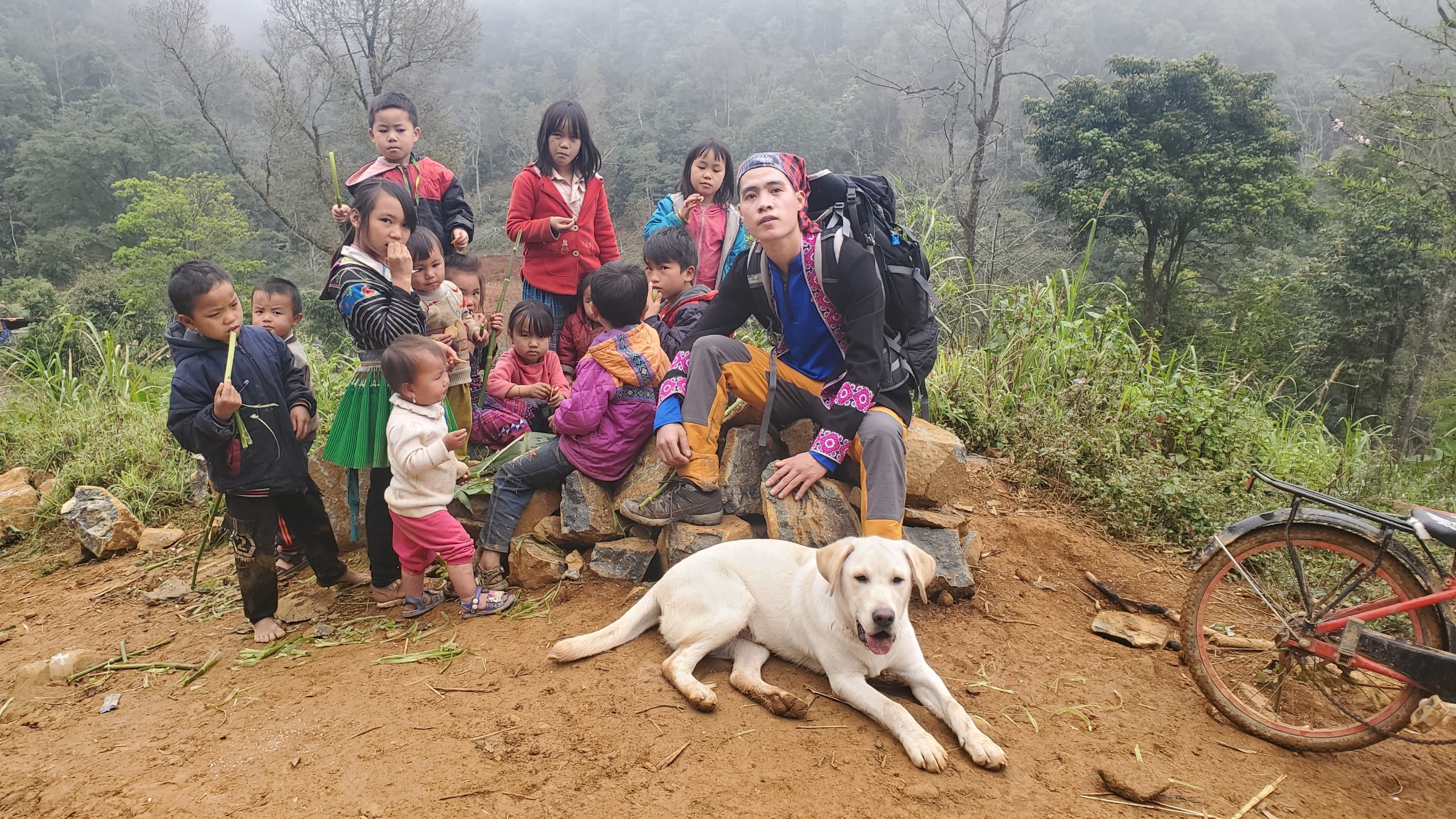 Cho con trekking anh 7