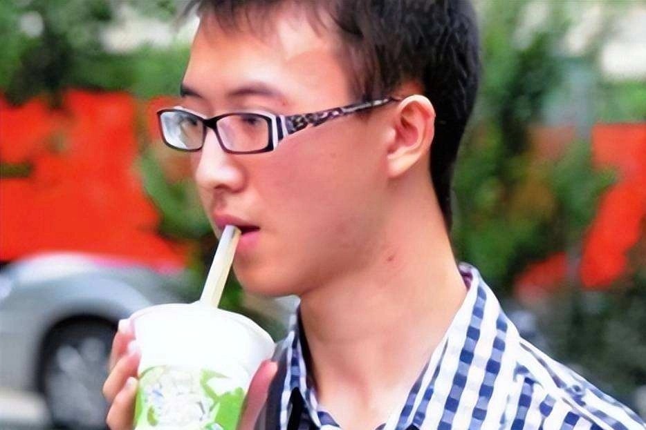 Thu khoa o Trung Quoc bi danh truot vi gian doi ly lich hinh anh