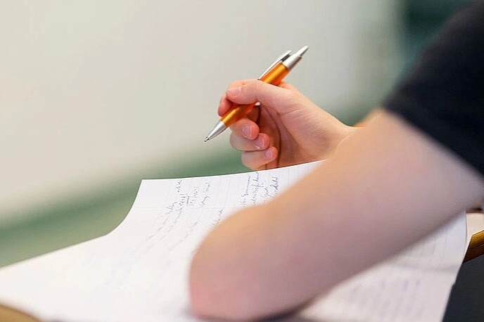 Thi sinh nhan 0 diem mon Van thi tot nghiep THPT vi chi viet 5 tu hinh anh