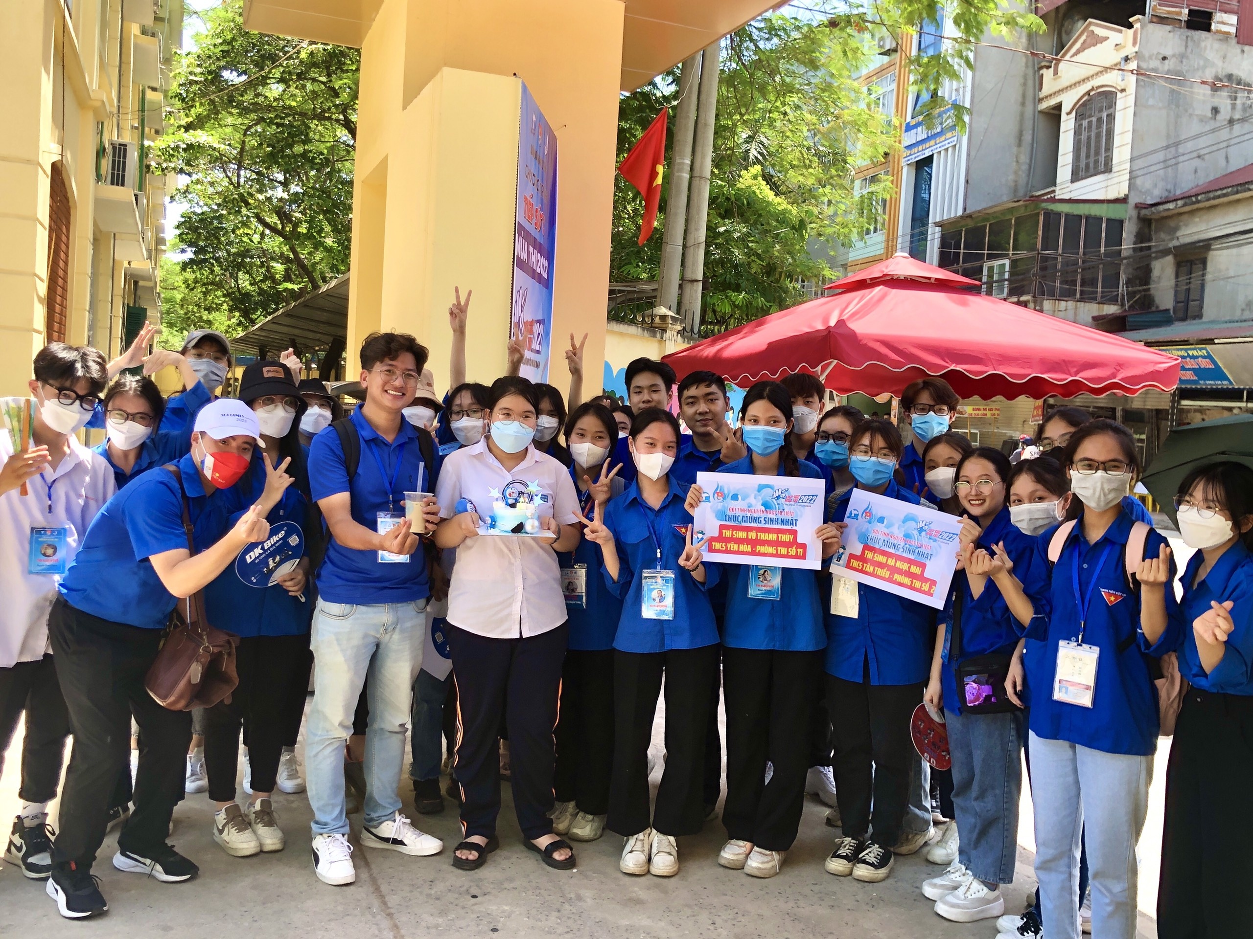Thi sinh bat ngo duoc to chuc sinh nhat anh 5