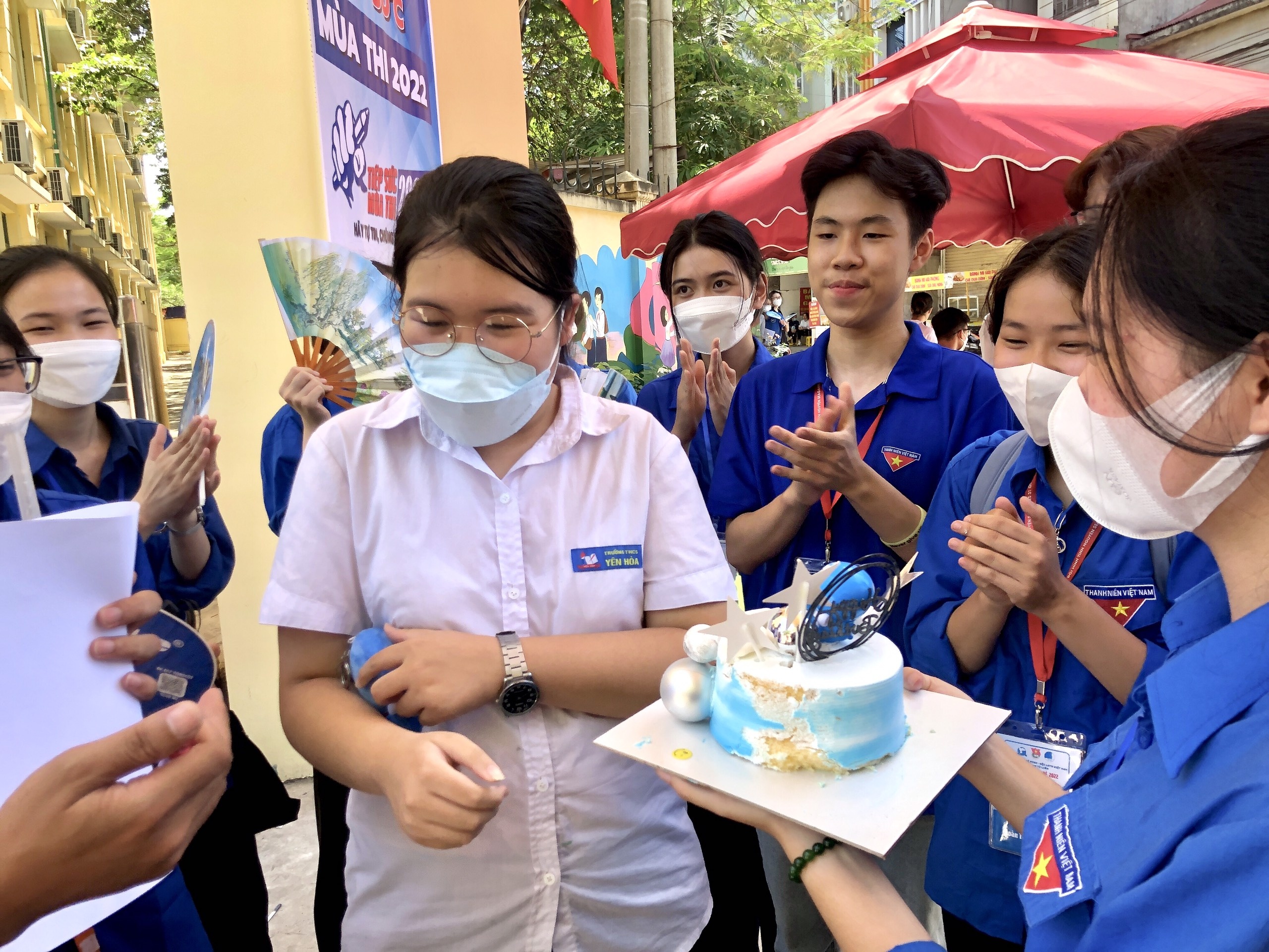 Thí sinh bất ngờ được tổ chức sinh nhật ảnh 1 Thi sinh bat ngo duoc to chuc sinh nhat anh 1