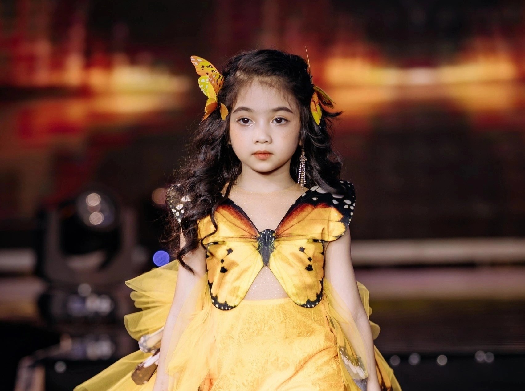 Phu huynh cho tre tham gia khoa hoc he kin lich hinh anh