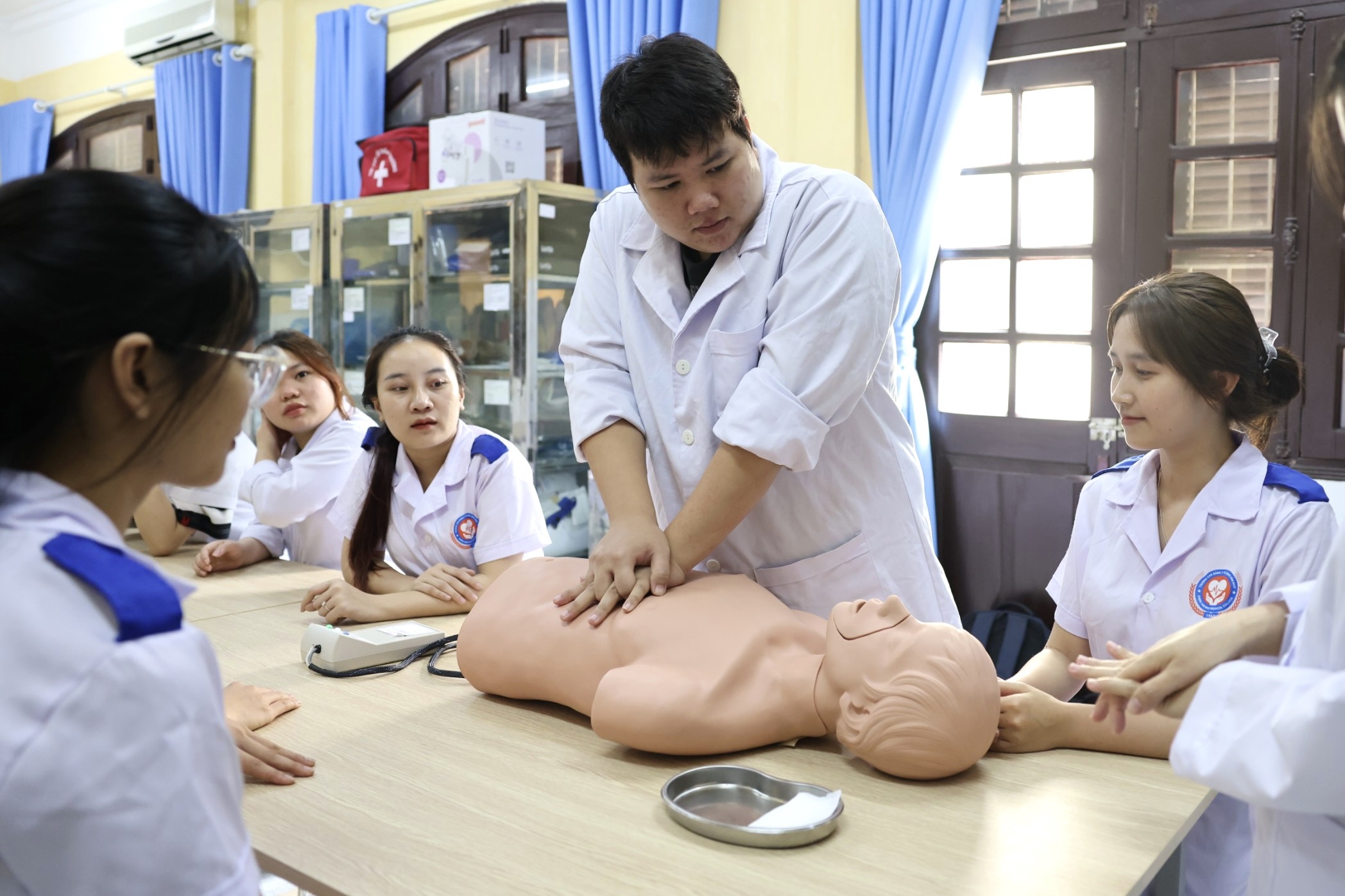 Thi 18 diem nen hoc dai hoc hay cao dang nganh Dieu duong hinh anh