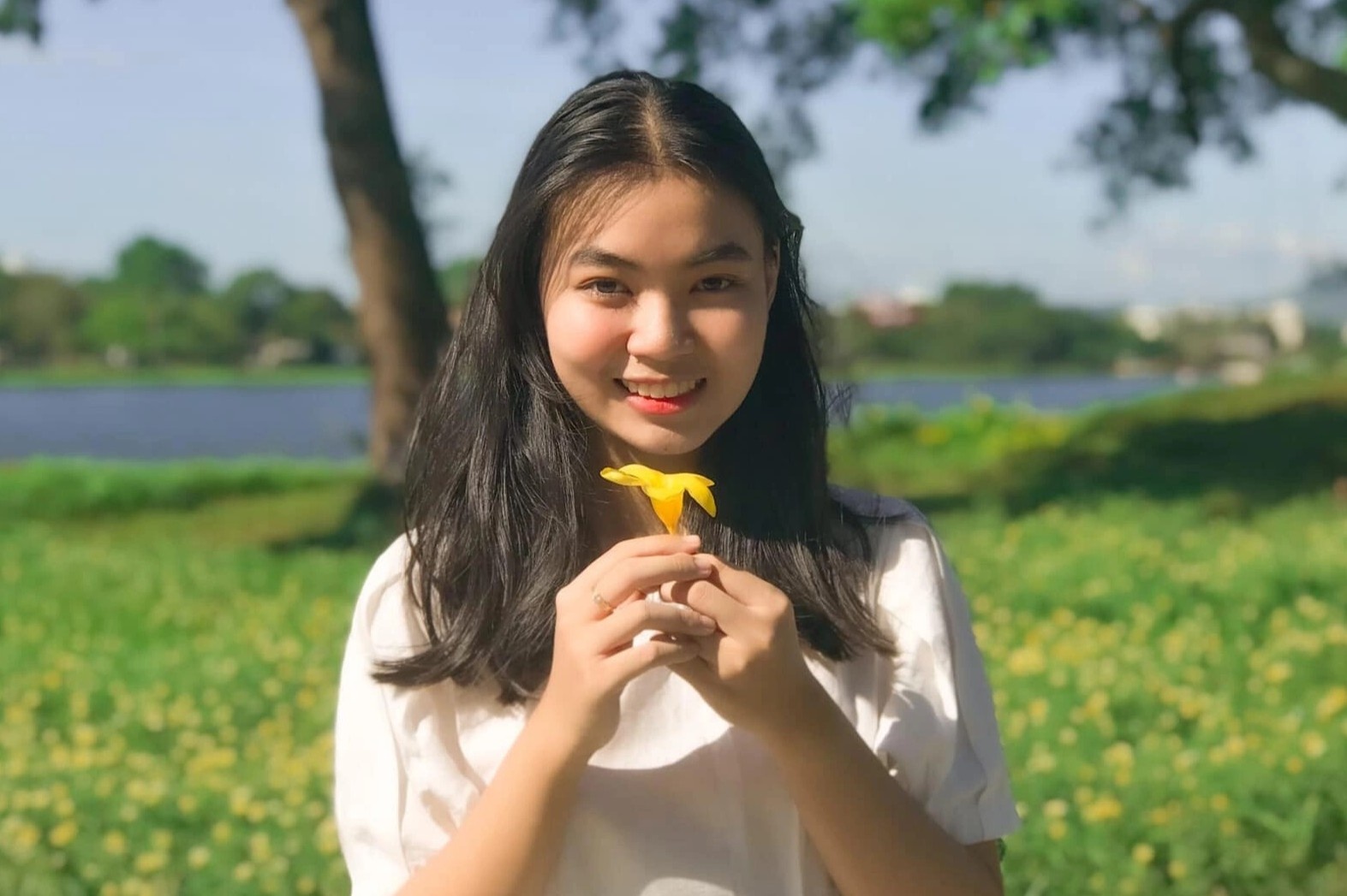Nu sinh dat diem 10 Ngu van trung tuyen 4 truong va chon Ngoai thuong hinh anh