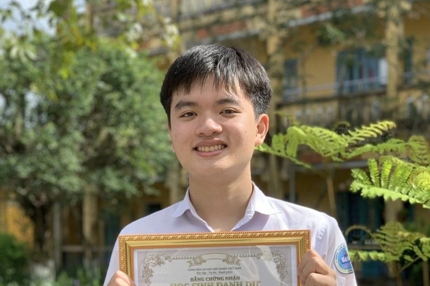 Nam sinh duy nhat dat diem 10 Ngu van tuong he thong nham diem nam cu hinh anh