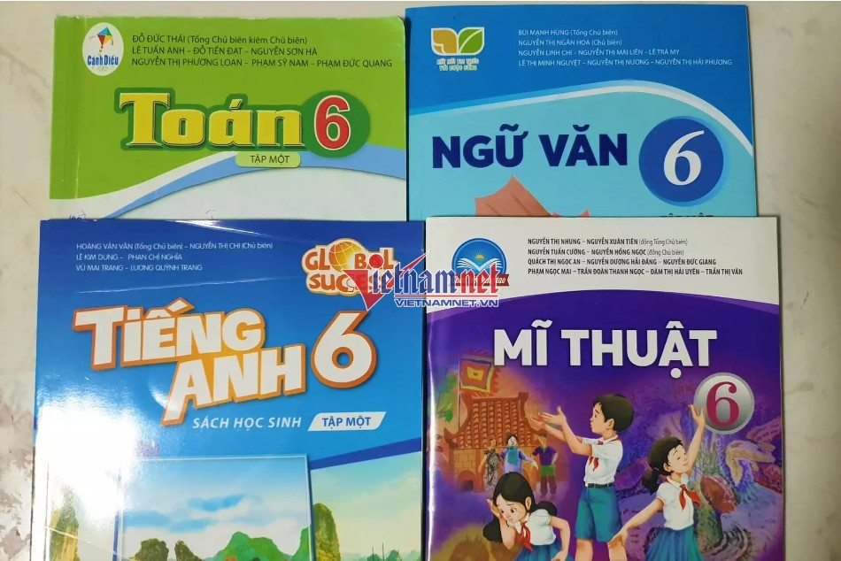 phụ huynh tìm sách giáo khoa ảnh 1 phu huynh tim sach giao khoa anh 1