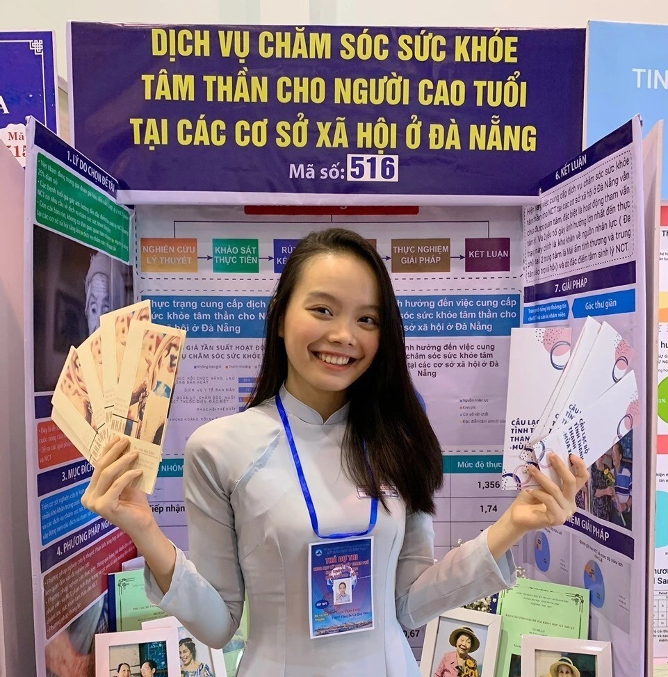 Nu sinh gianh 4 hoc bong du hoc anh 2