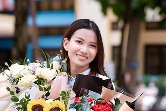 Nu sinh khong kiem viec tot, luong cao nho danh hieu thu khoa hinh anh