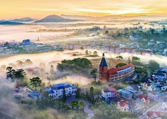 Sap nhap 3 truong cao dang vao ngoi truong doc dao bac nhat Dong Duong hinh anh