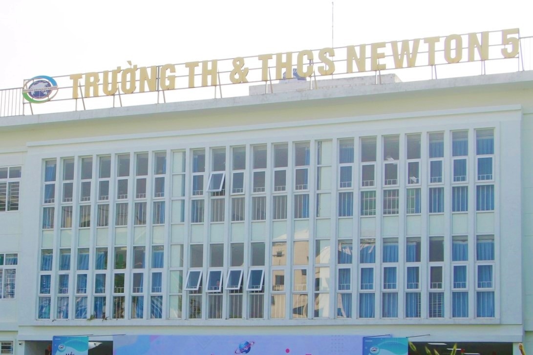 Hang chuc hoc sinh bi rat mat, nha truong xin loi phu huynh hinh anh