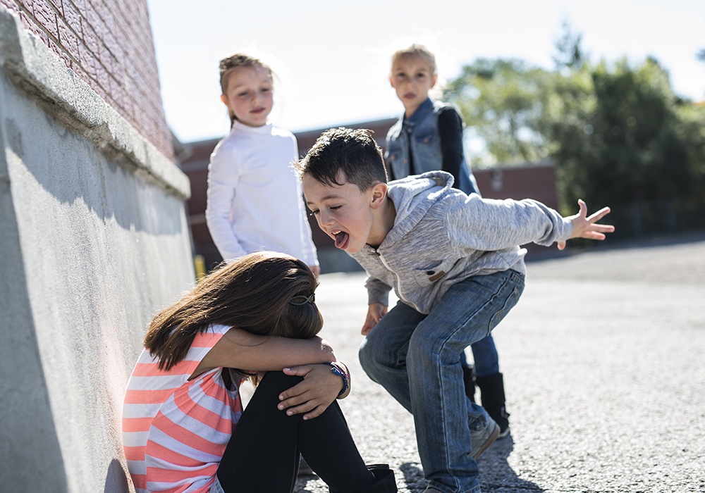 Nen lam gi khi con bi bat nat hoc duong hinh anh