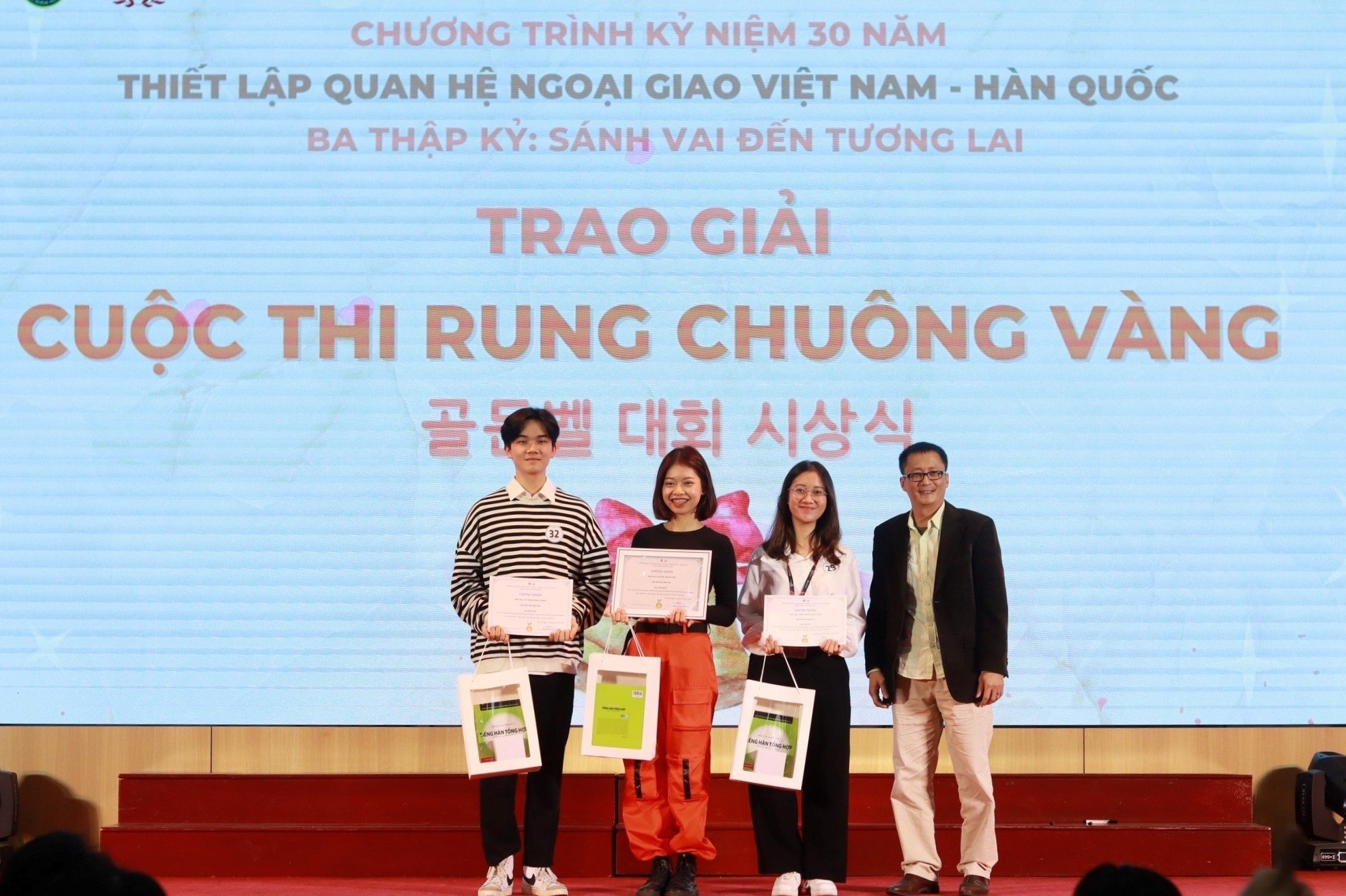 chan dung thu khoa anh 1