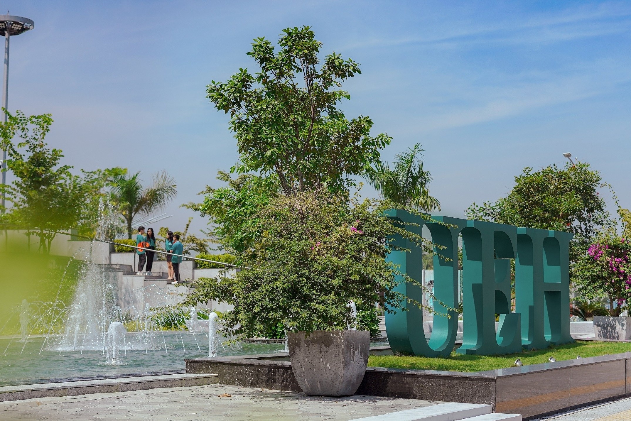 Mot truong dai hoc se cap chung chi tot nghiep dien tu hinh anh